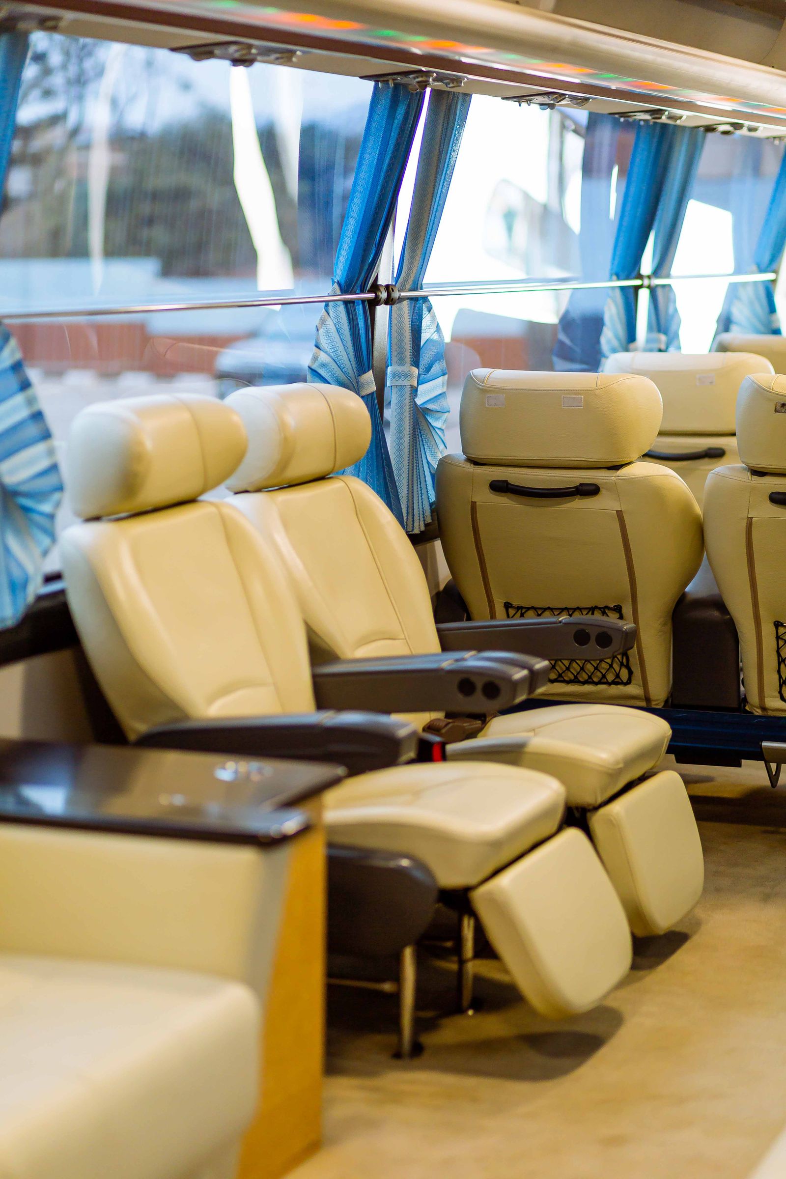 Why Real-Time Flight Tracking Changes Group Airport Transfers