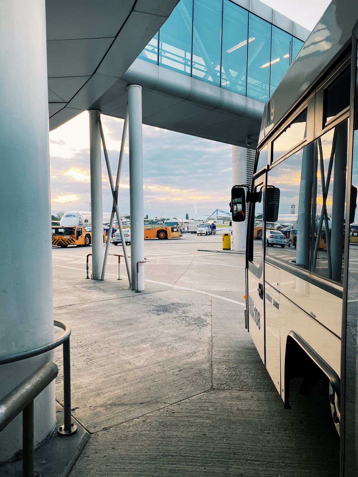 Navigating Traffic Congestion: Why Group Bus Travel Wins in Cities